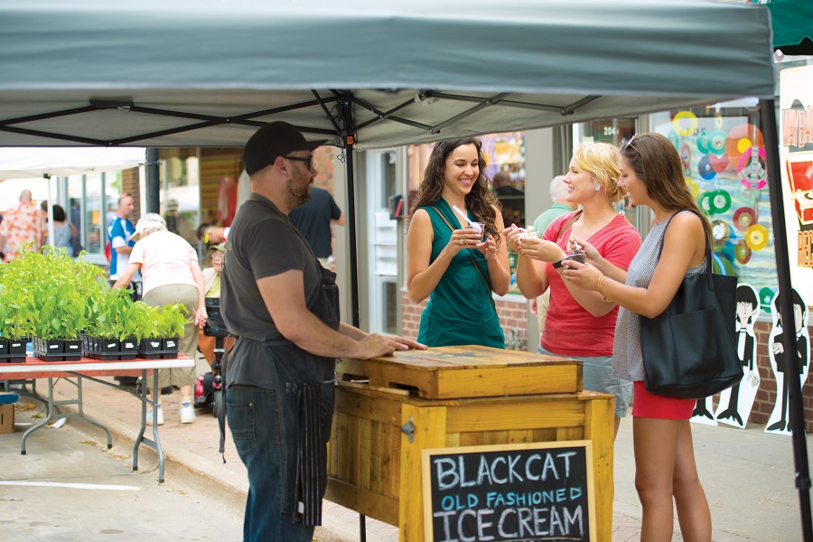 Women at an icecream stand