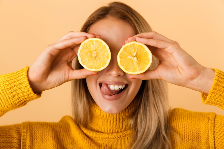 Woman smiling and holding lemons