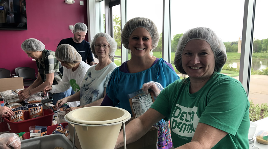 Delta Dental employees volunteer for Meals From the Heartland