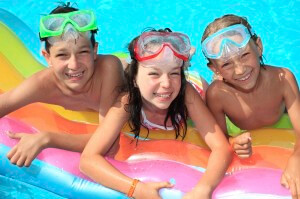 3 kids in pool