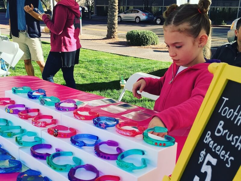 Toothbrush bracelets are back in style. Here how to make your own: